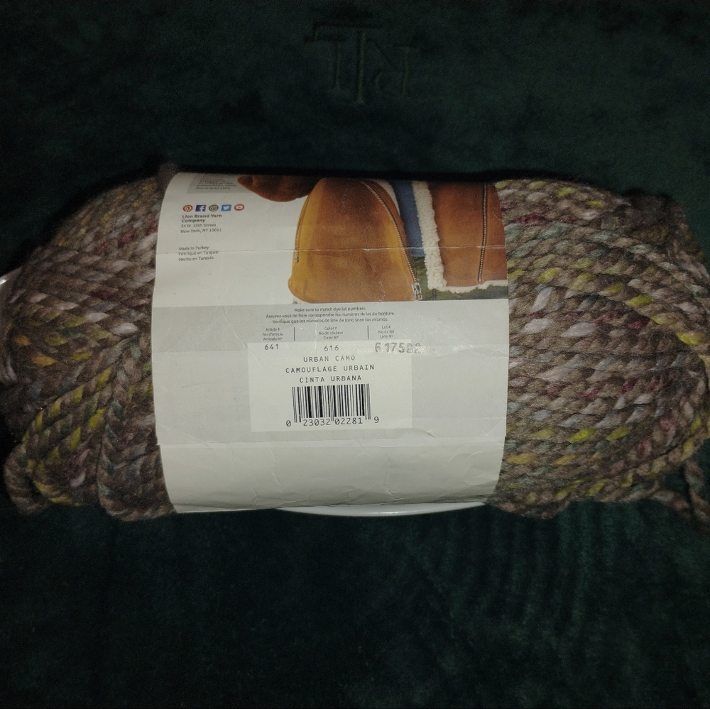 Lion Brand Wool-Ease® Thick & Quick Urban Camouflage Yarn - 30 oz total NEW - Picture 8 of 10